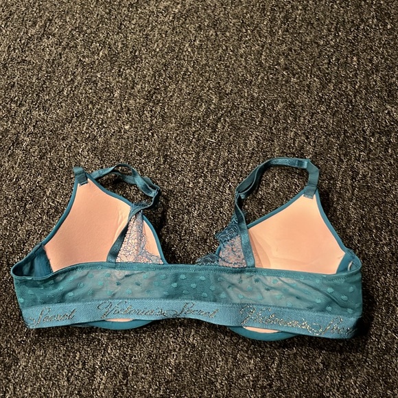 Victoria Secret Bra - Picture 2 of 2